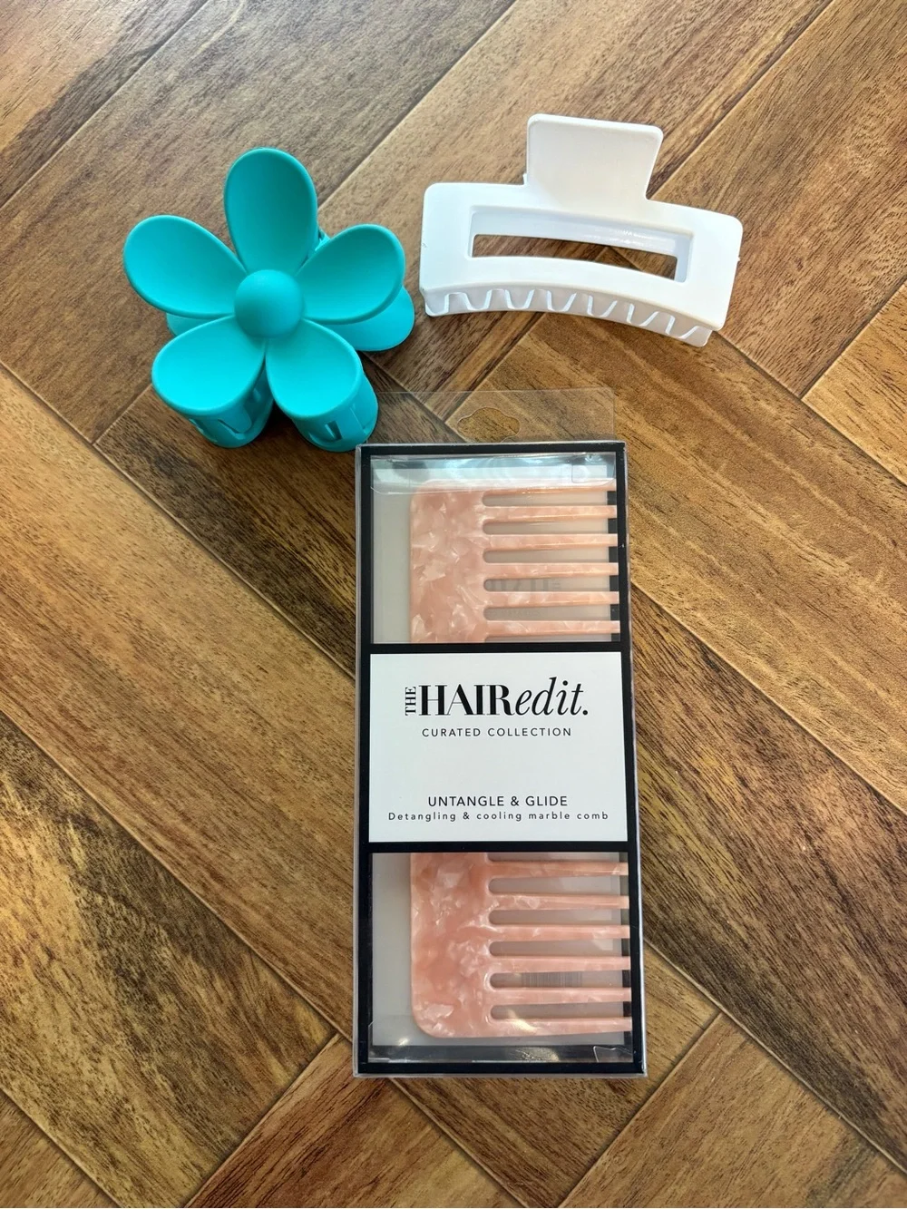 The HAIRedit Detangling and Cooling Marble Comb
